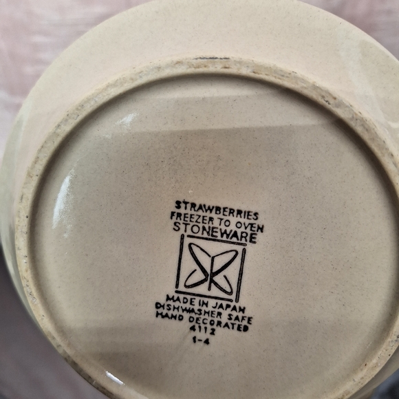 Vintage STRAWBERRIES 🍓 pitcher with lid, freezer to oven stoneware. - Picture 10 of 13